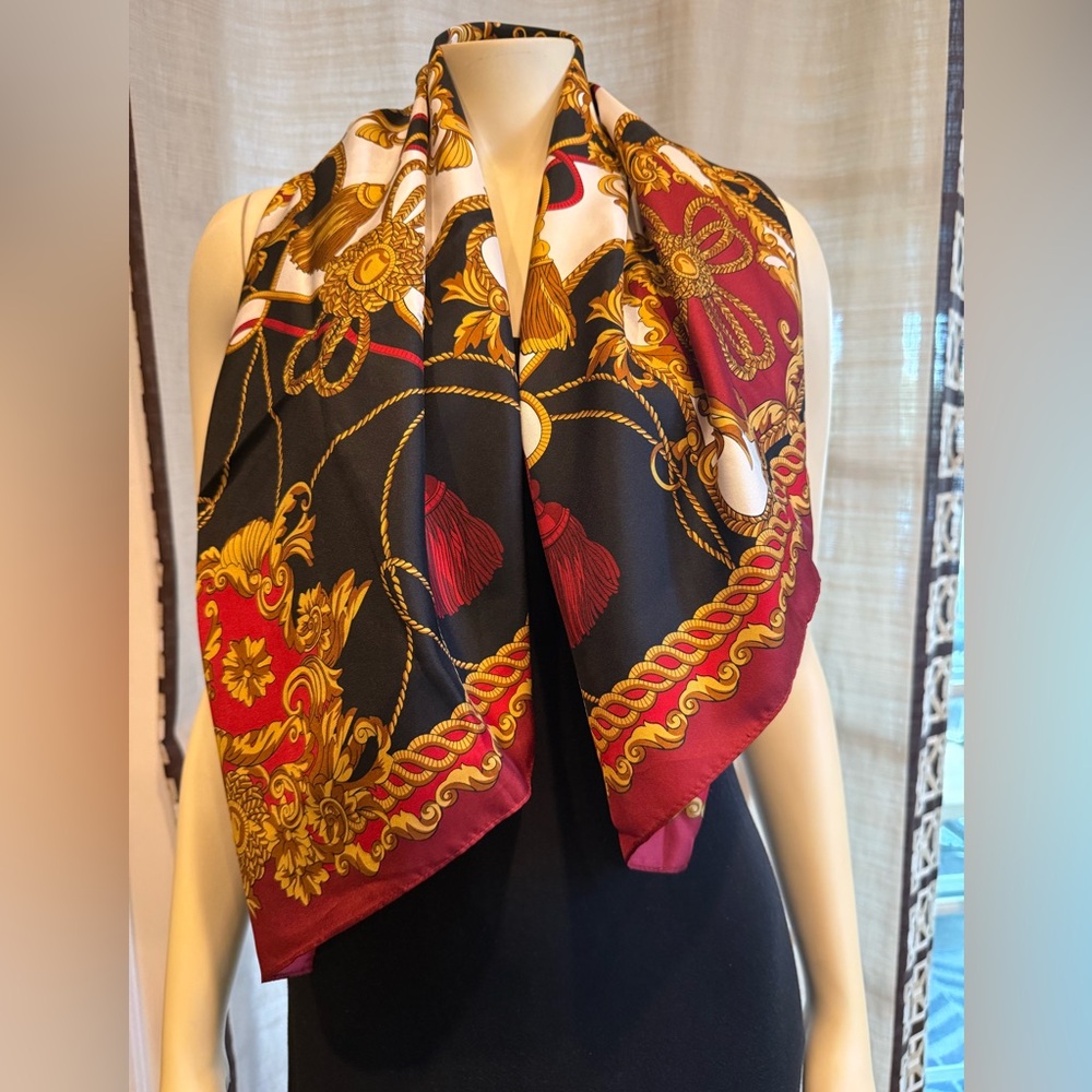 TCM - 100% SILK - Elegant Black and Gold Scarf